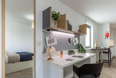 1 bed studio, Newport Road, City Centre, Cardiff, CF240AN - Image 2